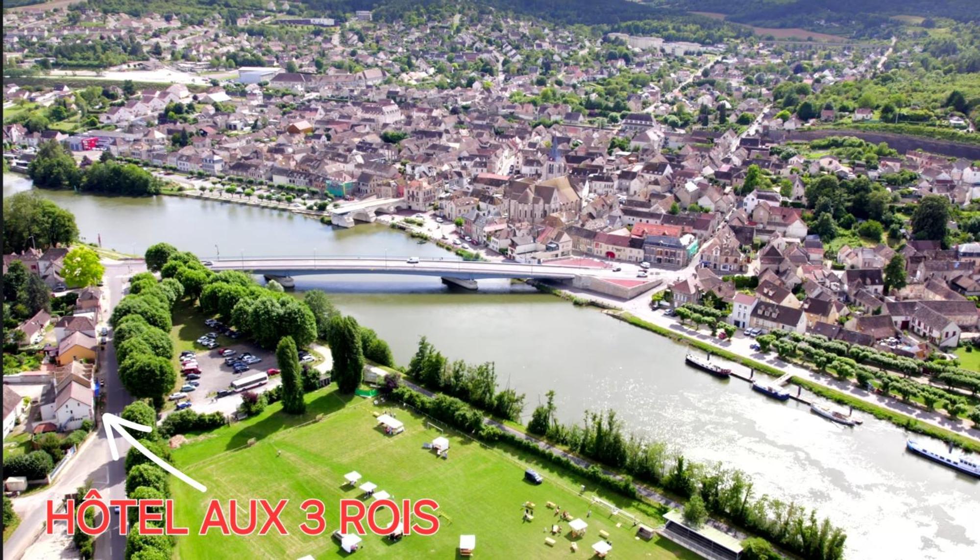 Aux Trois Rois Pont-Sur-Yonne Exterior foto
